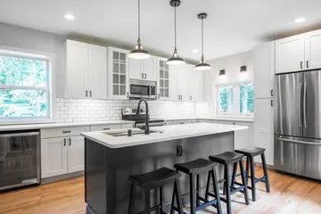 Absolute Kitchen Distributors: kitchen and bath showrooms project photo, Severna Park, MD