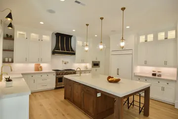 Bullseye Wood Specialties: kitchen and bath showrooms project photo, Fairfax, VA