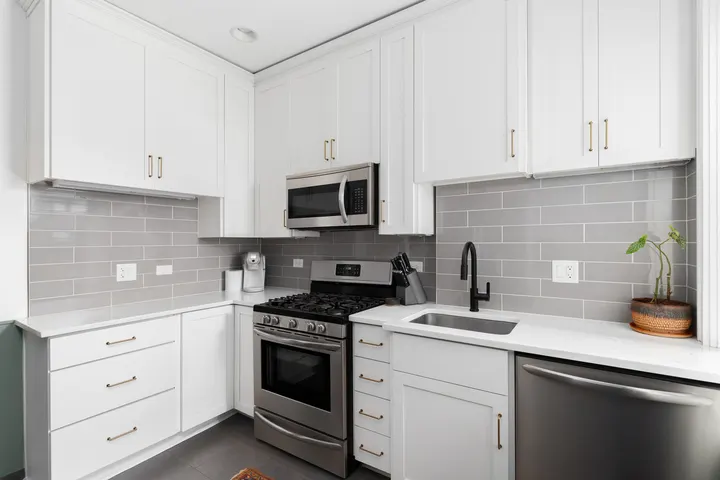 Erva Cabinets Wholesale - Chantilly: buying kitchen cabinets project photo, Chantilly, VA