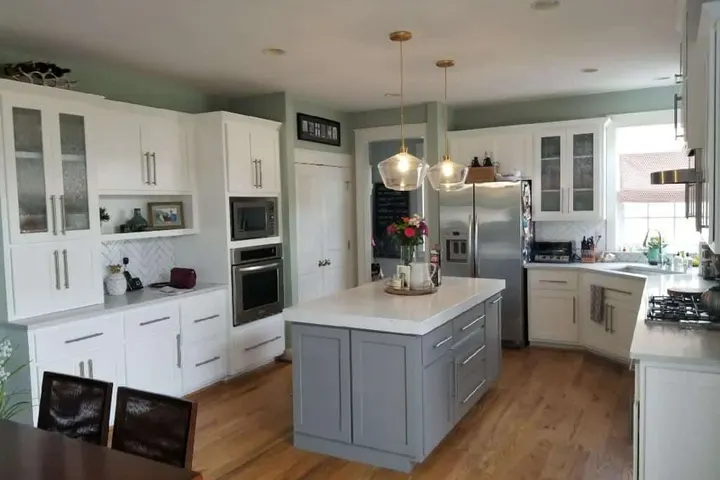 Refresh Cabinets LLC: kitchen and bath showrooms project photo, North Chesterfield, VA